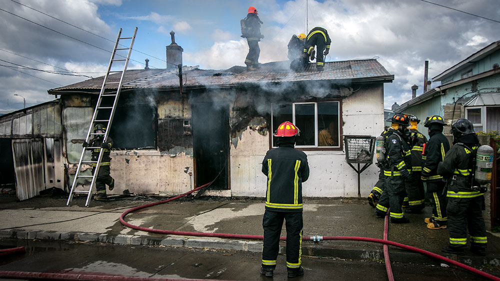 Víctima De Incendio Habría Fallecido Buscando A Sus Hijos En Medio De ...